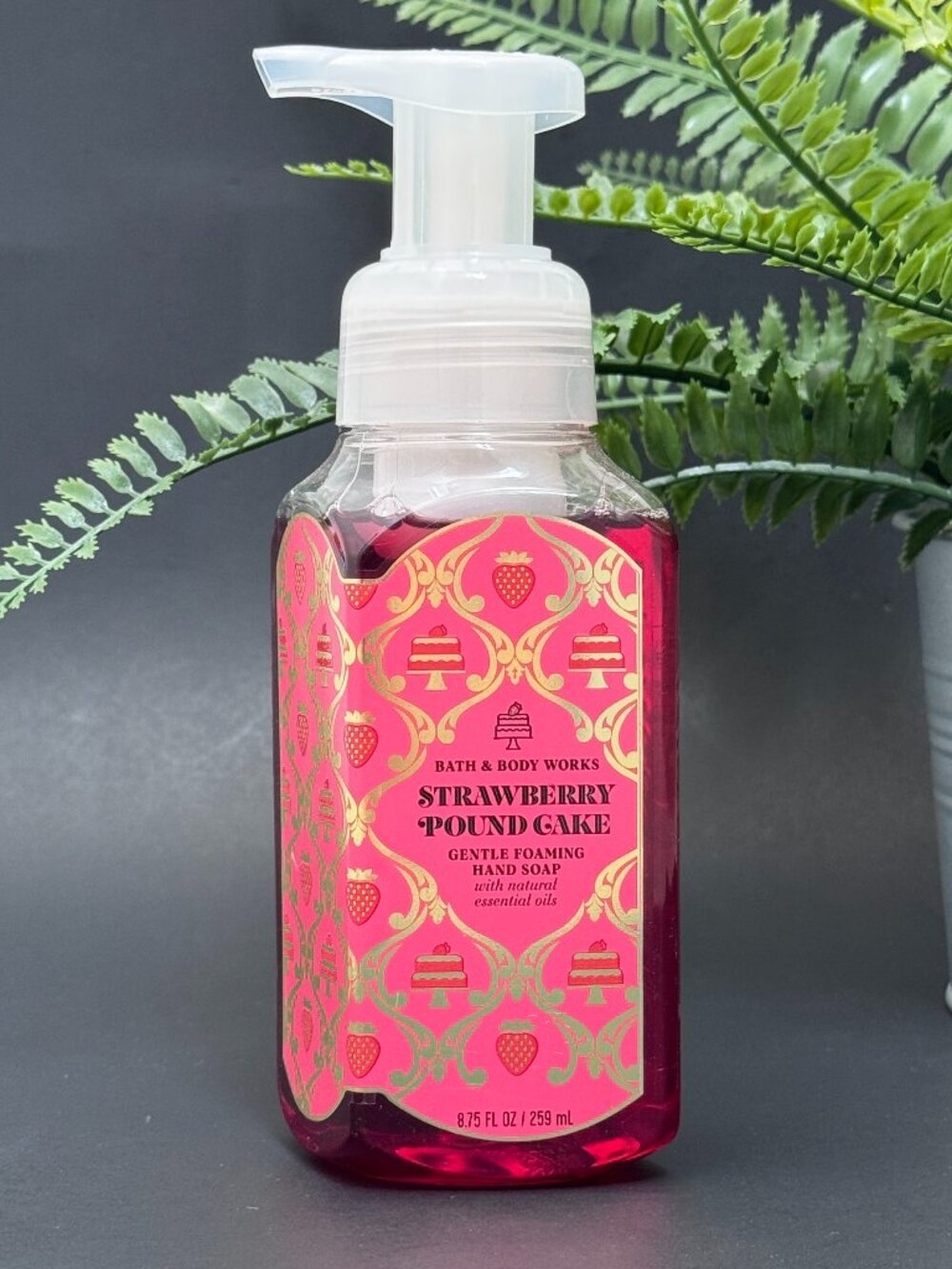 Bath & Body Works BBW Strawberry Pound Cake Gentle Foaming Hand Soap